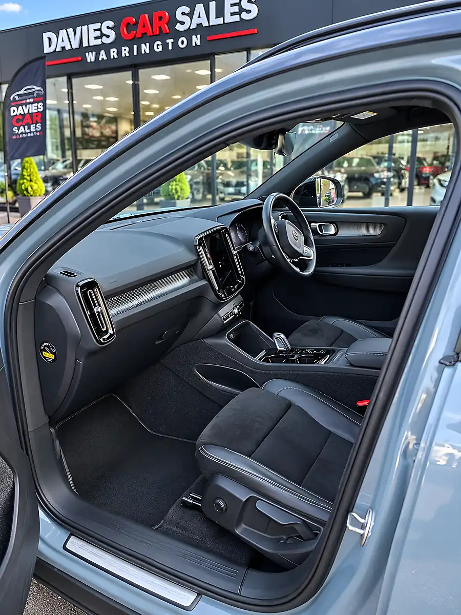 Used 2022 Volvo Xc40 R-Design Thunder Grey - Interior and Exterior details 6