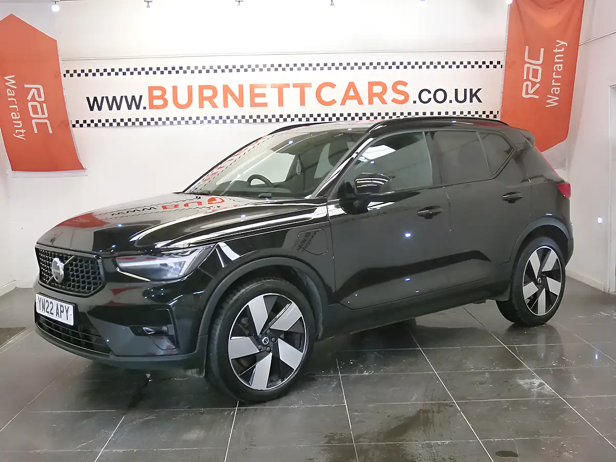 Used 2022 Volvo XC40 Ultimate Black - Front View