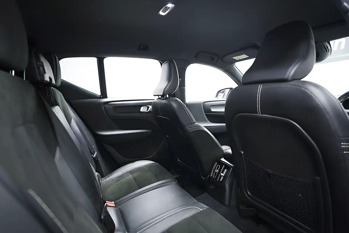 Used 2022 Volvo XC40 Ultimate Dark Blue - Interior and Exterior details 11