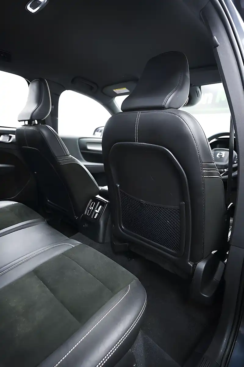 Used 2022 Volvo XC40 Ultimate Dark Blue - Interior and Exterior details 12