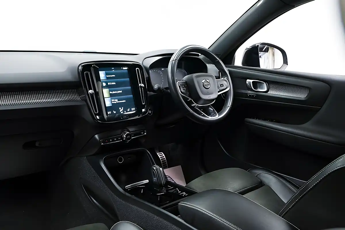 Used 2022 Volvo XC40 Ultimate Dark Blue - Interior and Exterior details 19