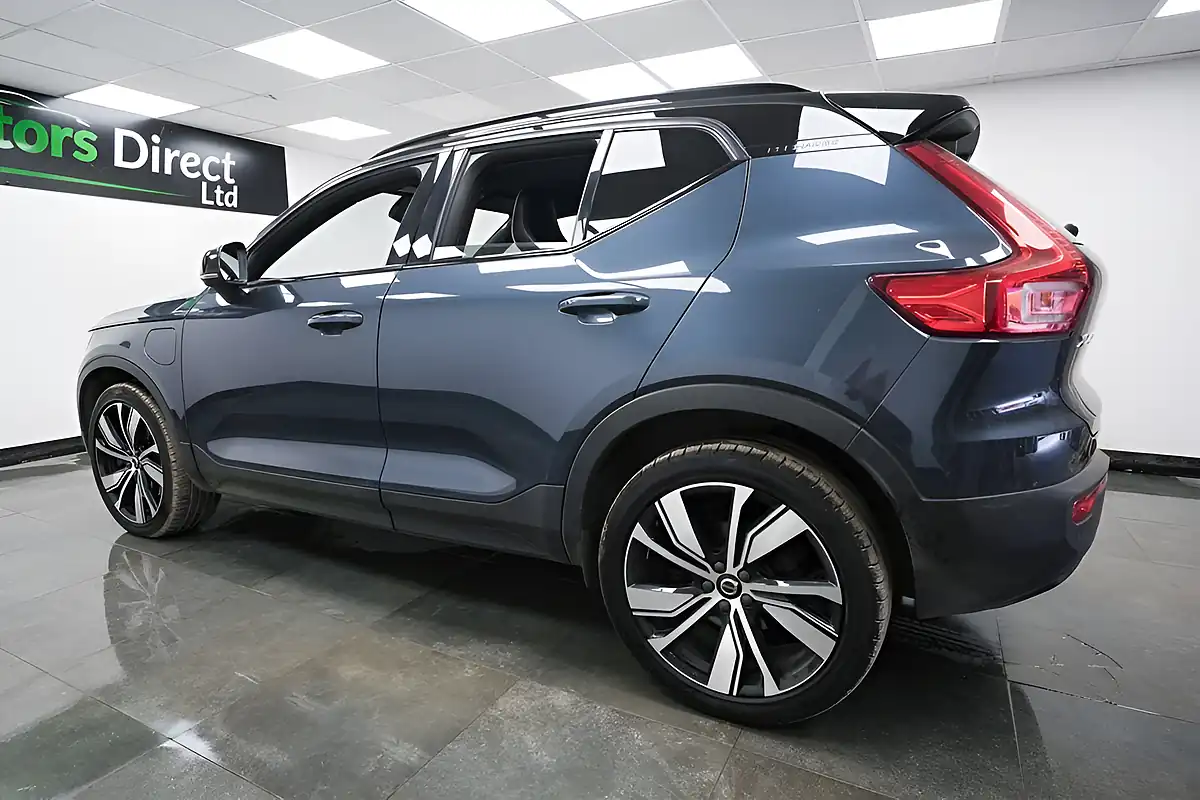 Used 2022 Volvo XC40 Ultimate Dark Blue - Interior and Exterior details 5