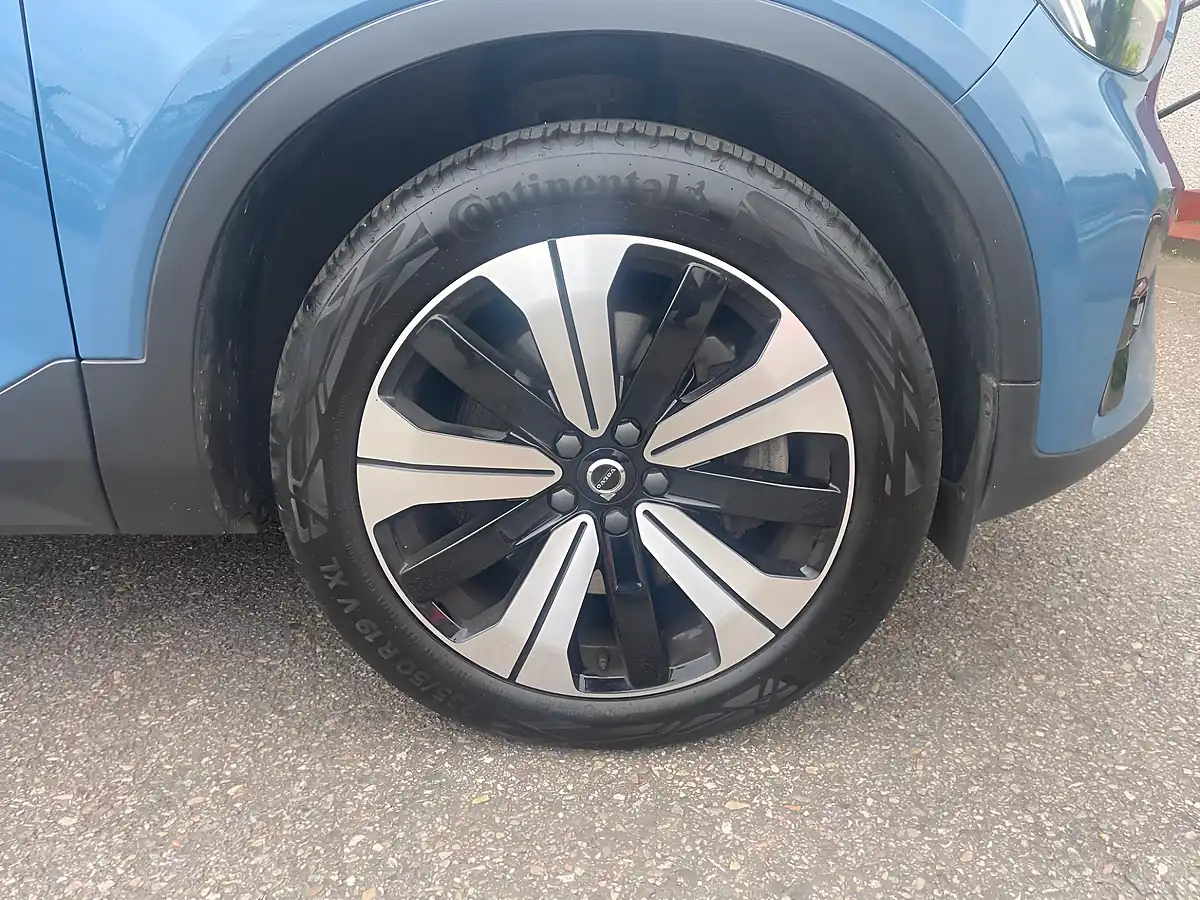 Used 2022 Volvo XC40 Ultimate Fjord Blue - Interior and Exterior details 4