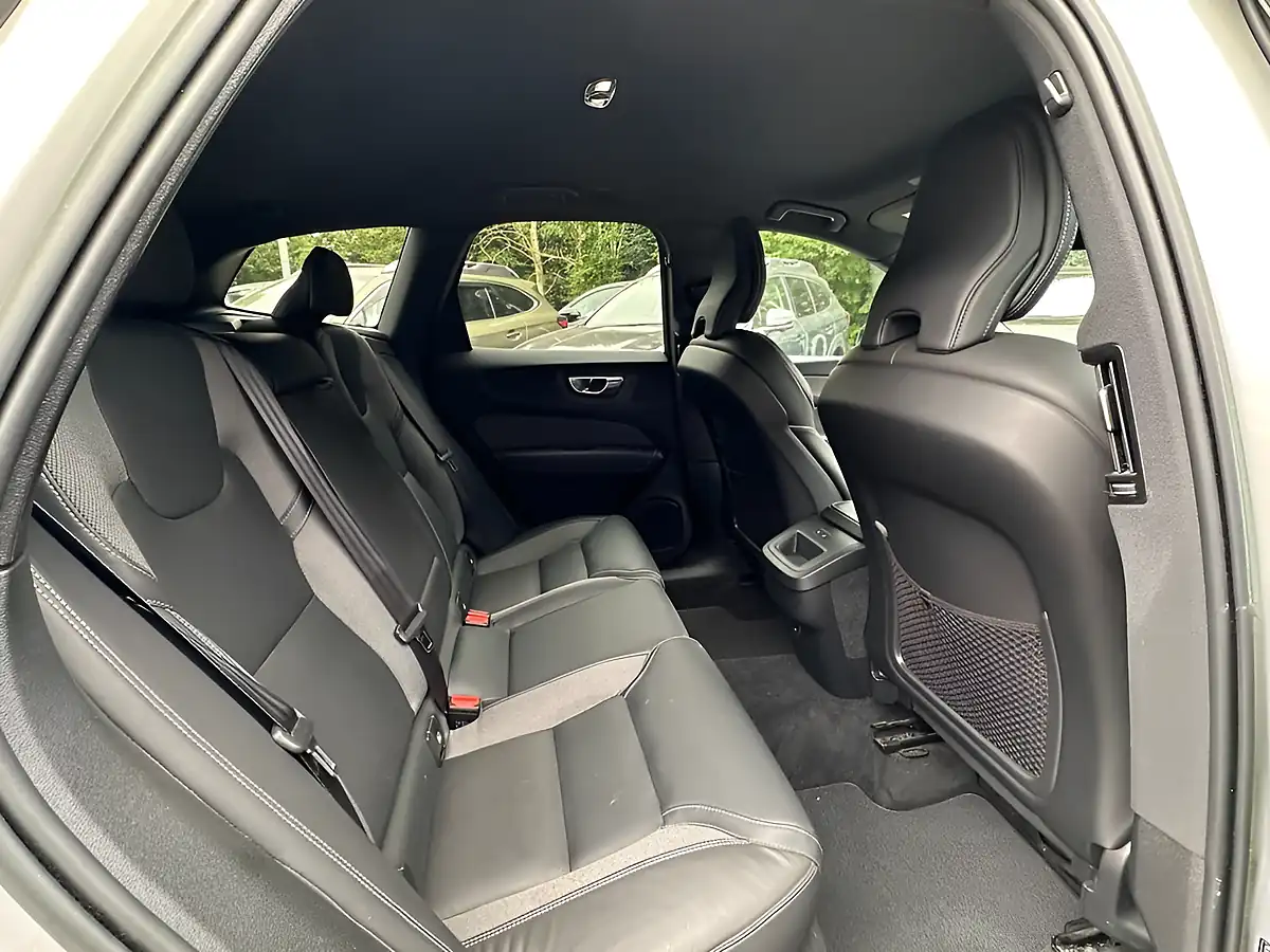 Used 2022 Volvo XC60 Plus Silver - Interior and Exterior details 10