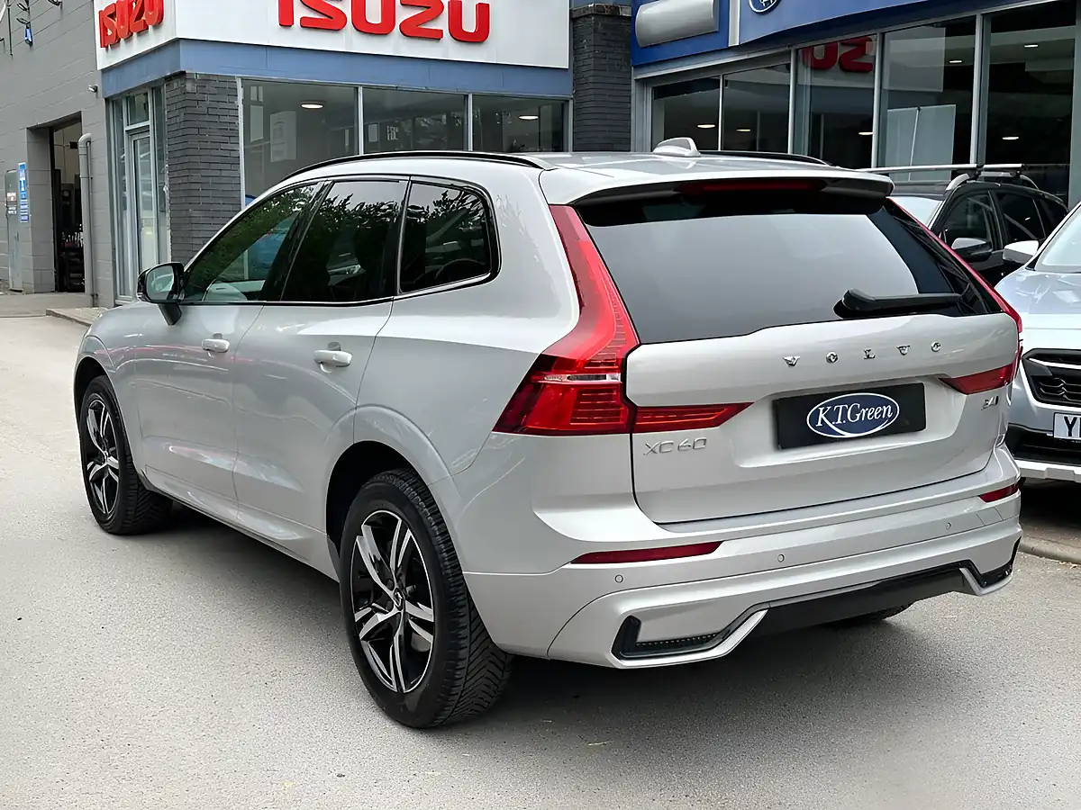 Used 2022 Volvo XC60 Plus Silver - Interior and Exterior details 18