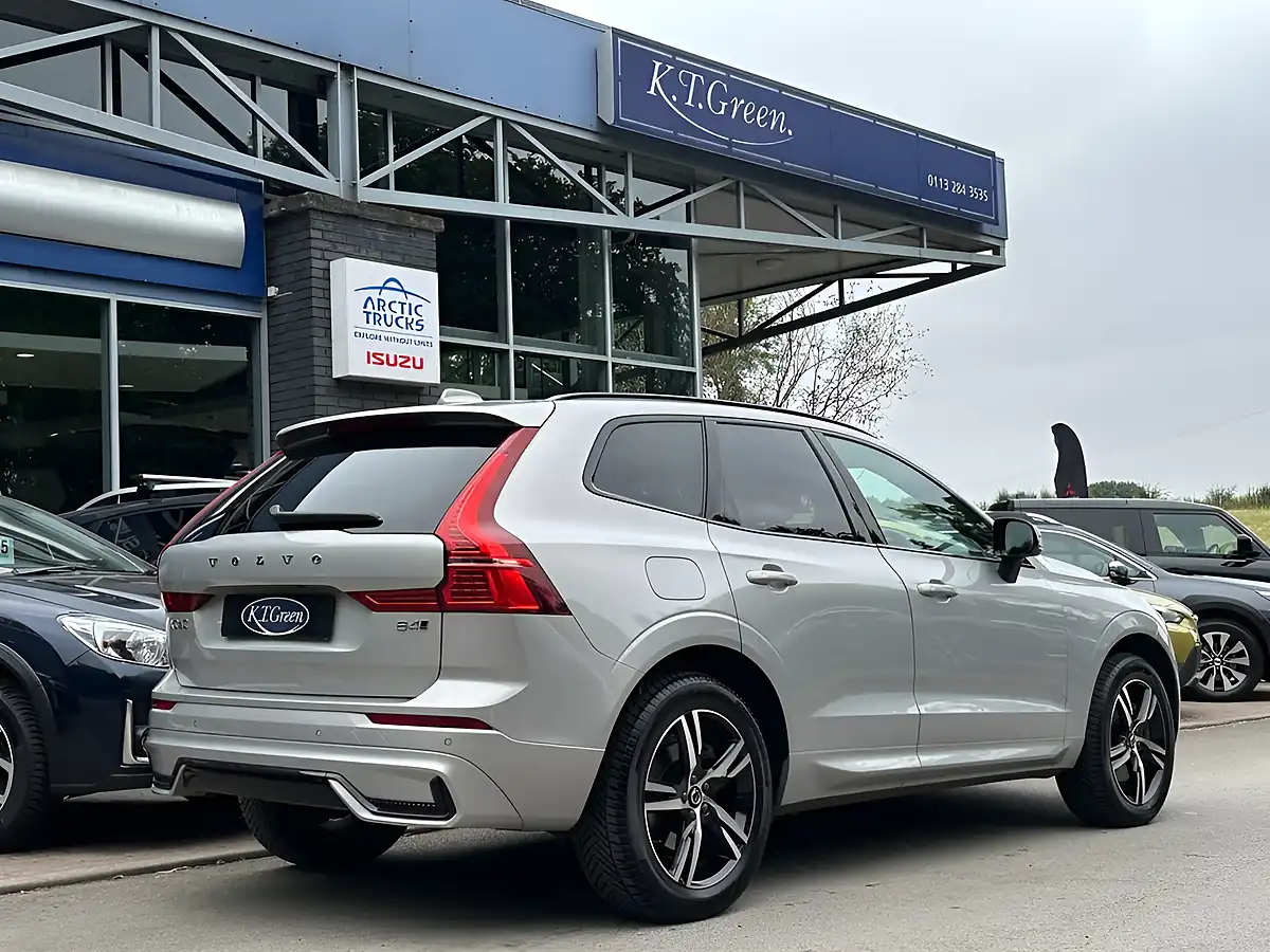 Used 2022 Volvo XC60 Plus Silver - Interior and Exterior details 4