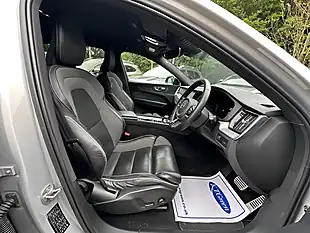 Used 2022 Volvo XC60 Plus Silver - Interior and Exterior details 7