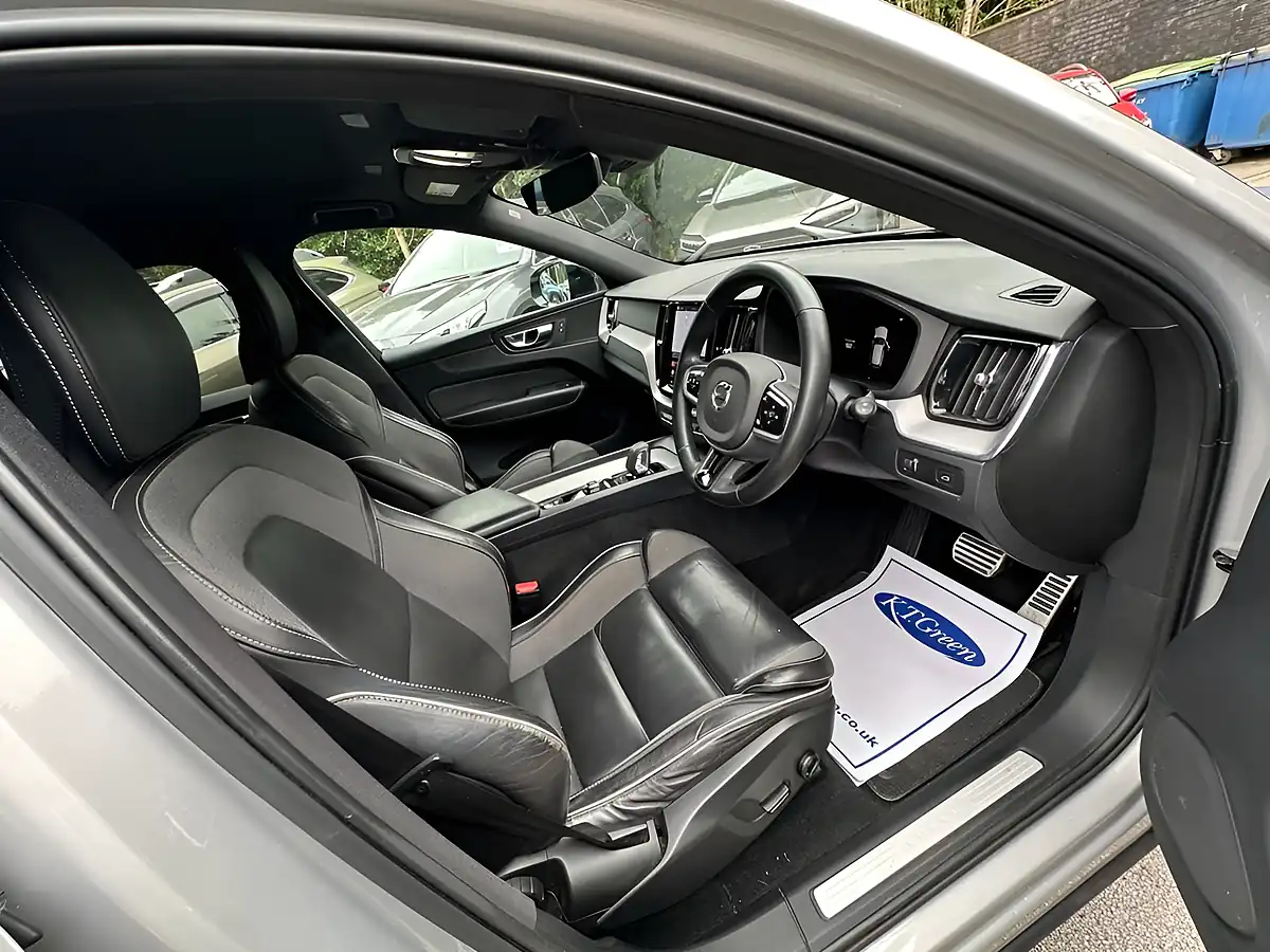 Used 2022 Volvo XC60 Plus Silver - Interior and Exterior details 8