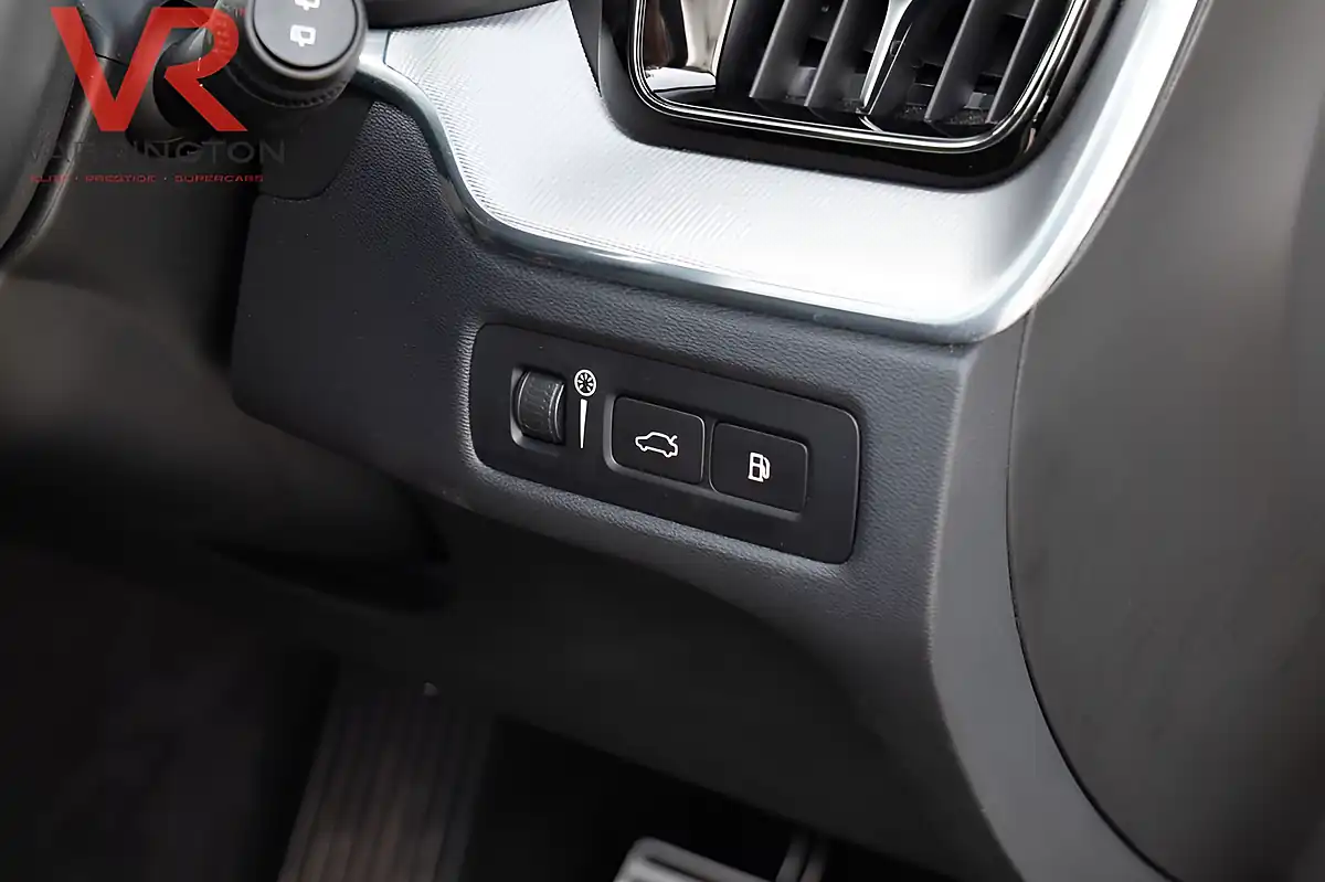 Used 2022 Volvo XC60 R-Design Pro Crystal White - Interior and Exterior details 11