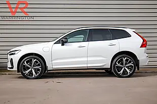 Used 2022 Volvo XC60 R-Design Pro Crystal White - Interior and Exterior details 9
