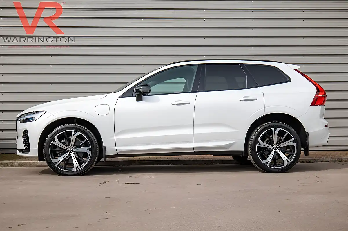 Used 2022 Volvo XC60 R-Design Pro Crystal White - Interior and Exterior details 9