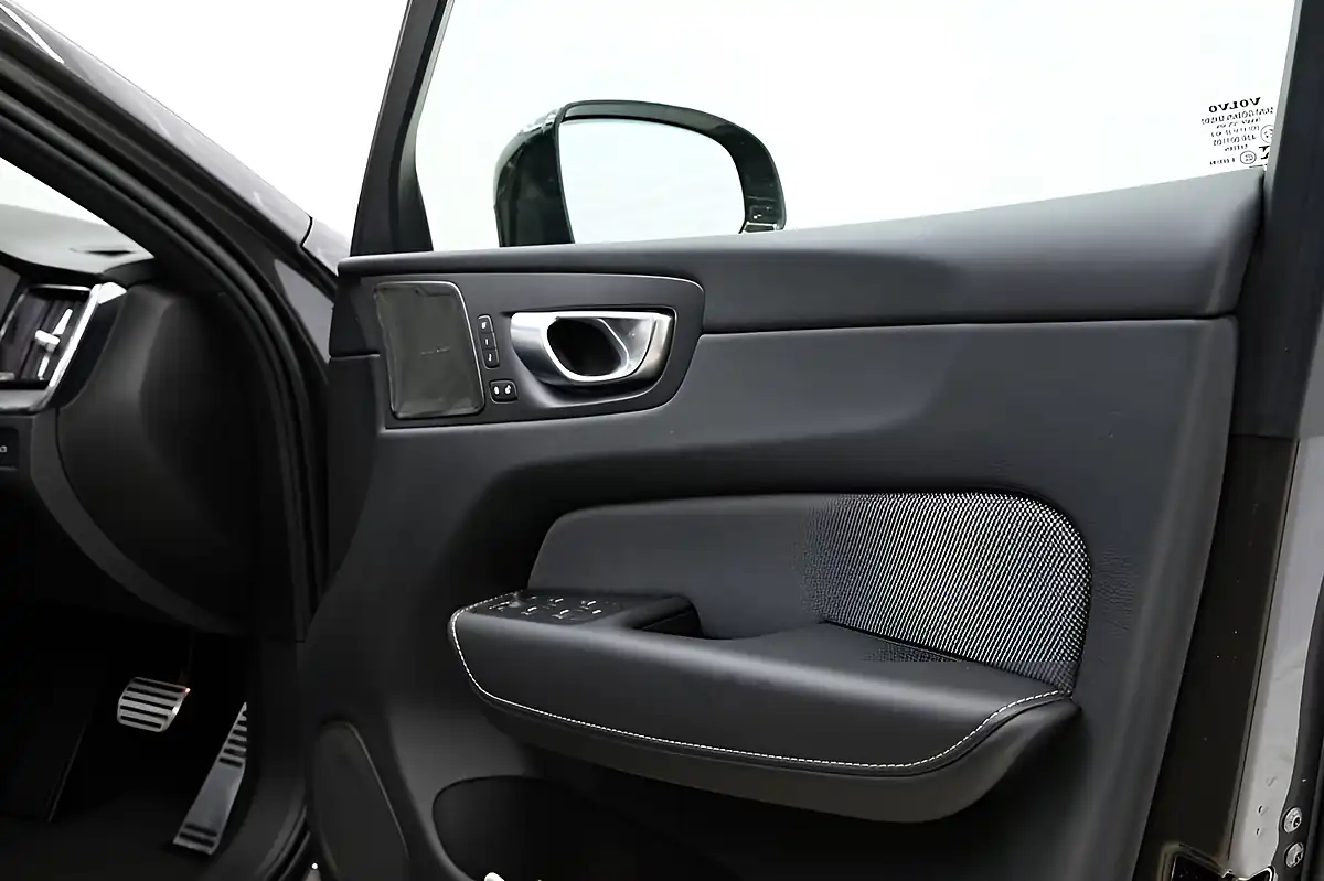Used 2022 Volvo XC60 R-Design Pro Grey - Interior and Exterior details 13