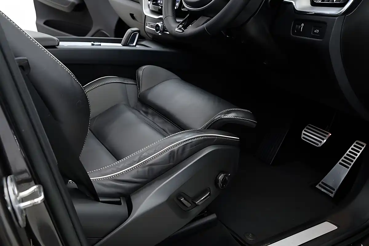 Used 2022 Volvo XC60 R-Design Pro Grey - Interior and Exterior details 17
