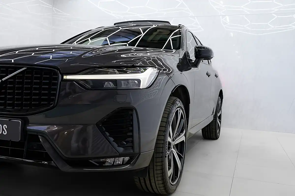 Used 2022 Volvo XC60 R-Design Pro Grey - Interior and Exterior details 9