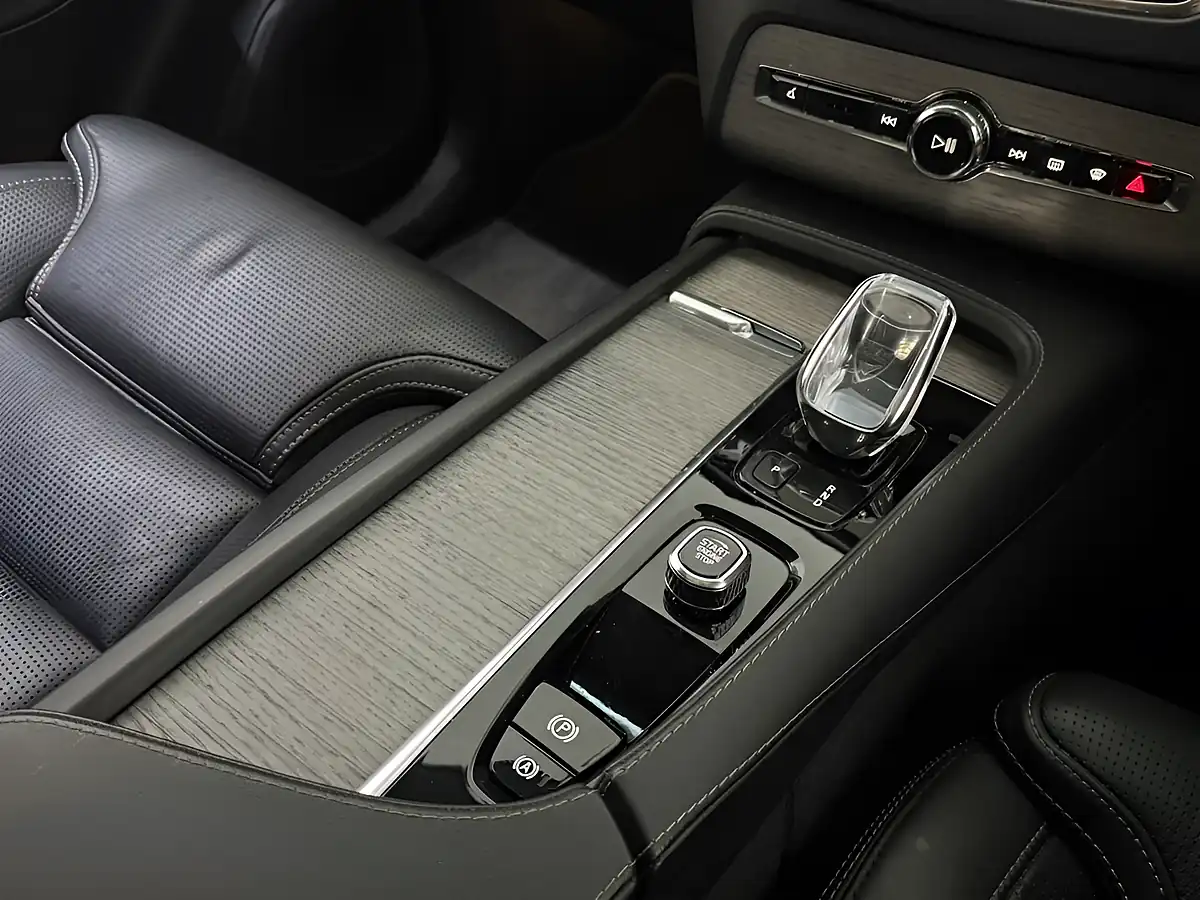 Used 2022 Volvo Xc90 Inscription Pro Ice White Metallic - Interior and Exterior details 16