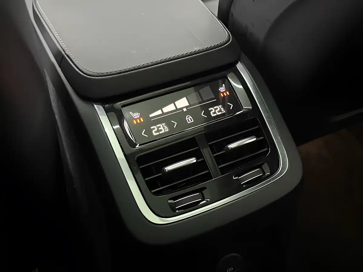 Used 2022 Volvo Xc90 Inscription Pro Ice White Metallic - Interior and Exterior details 18