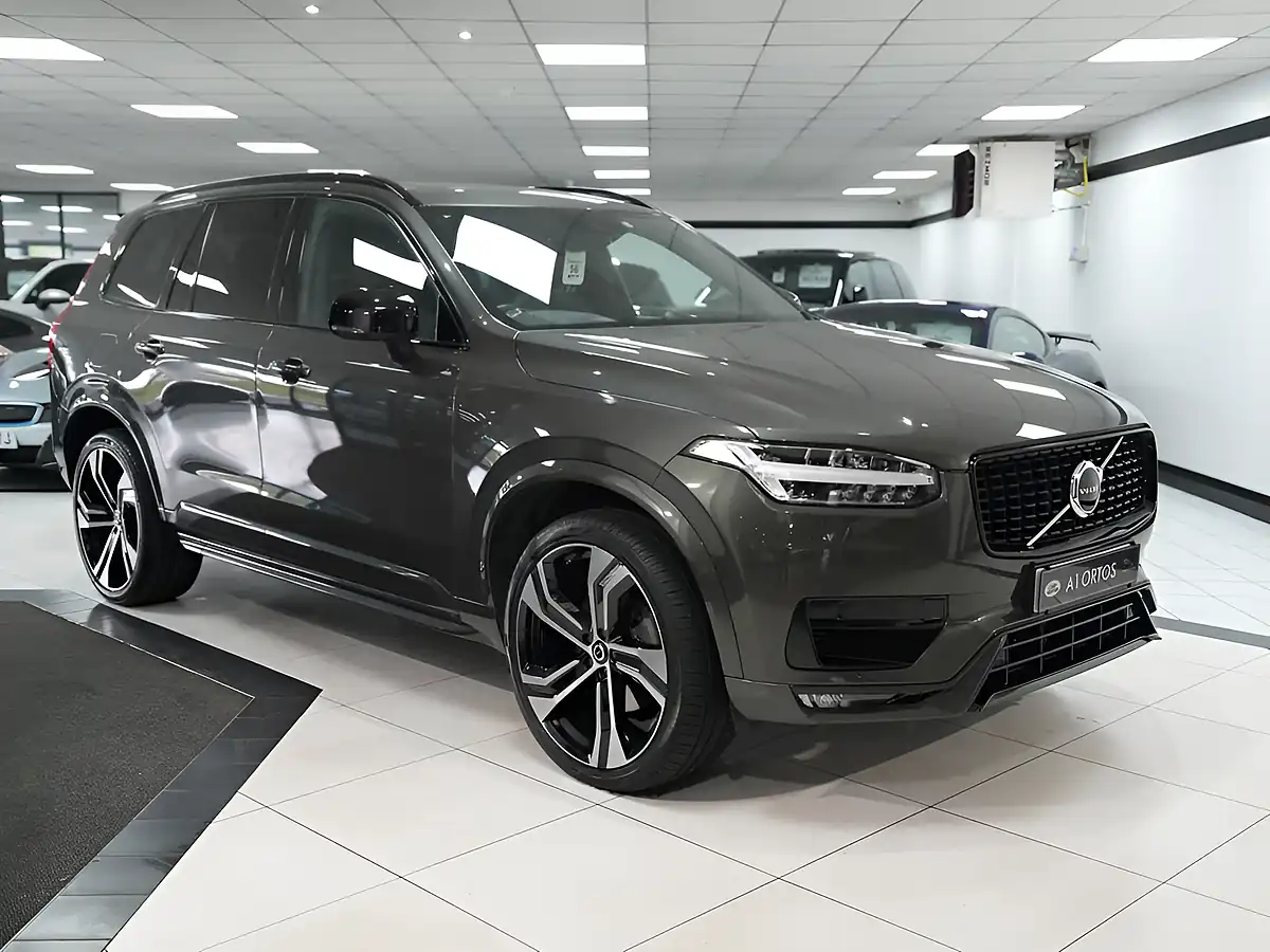 Used 2022 Volvo XC90 R-Design Pine Grey - Front View
