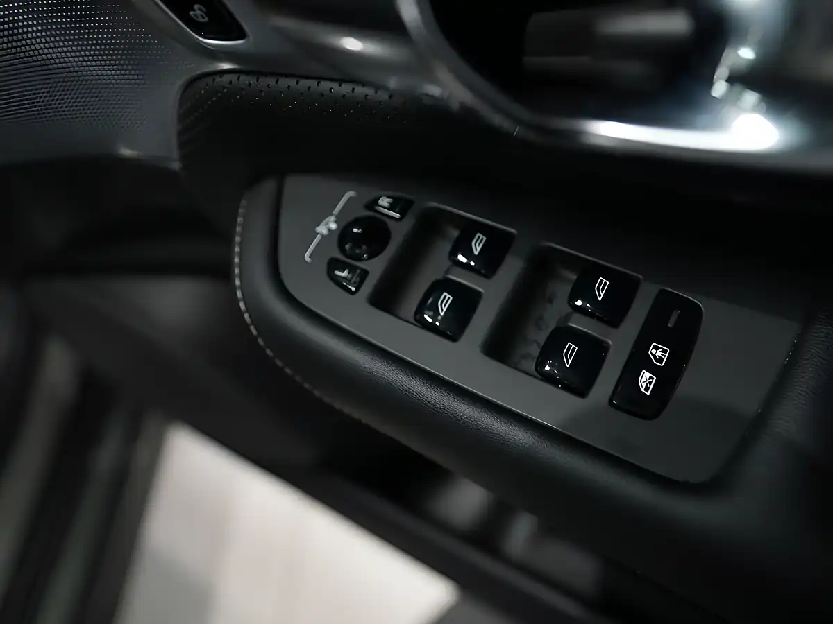 Used 2022 Volvo XC90 R-Design Pine Grey - Interior and Exterior details 11
