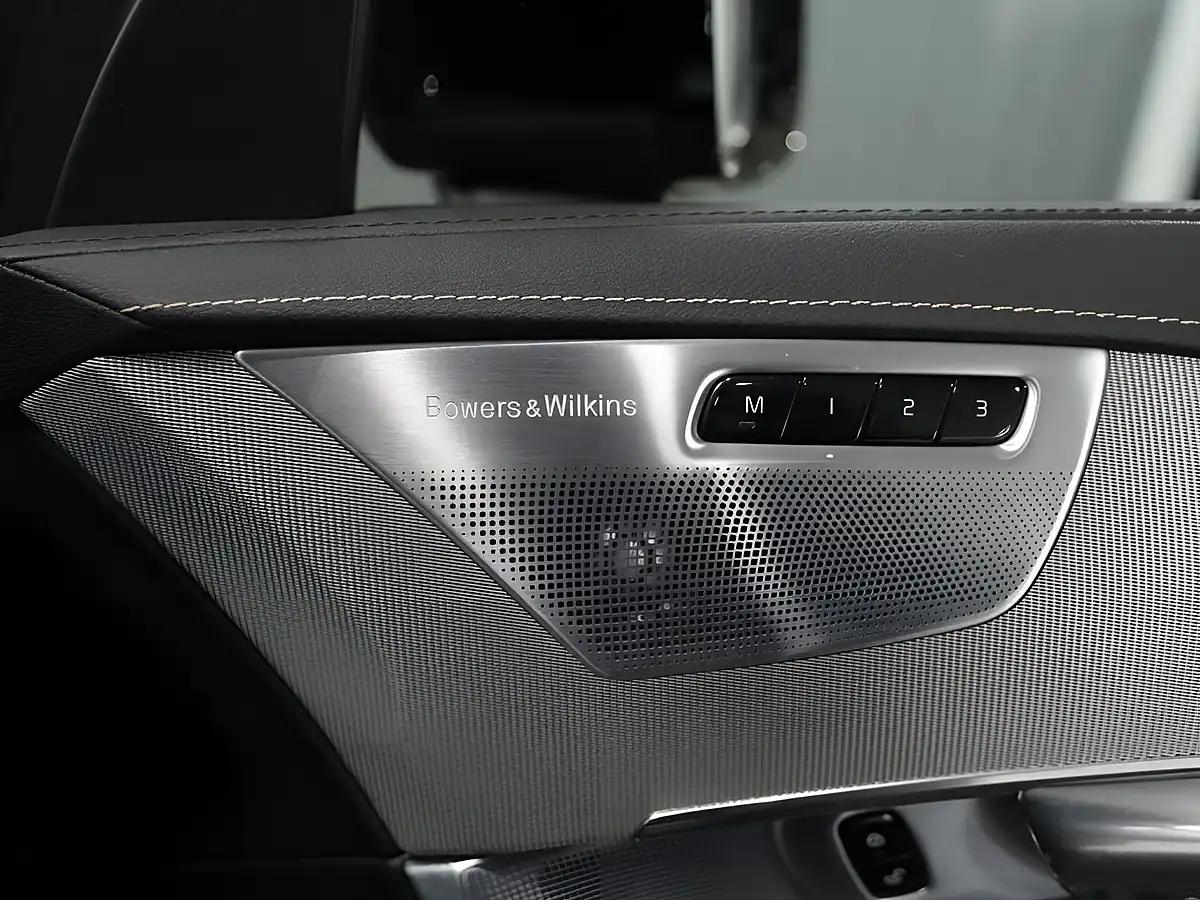 Used 2022 Volvo XC90 R-Design Pine Grey - Interior and Exterior details 12