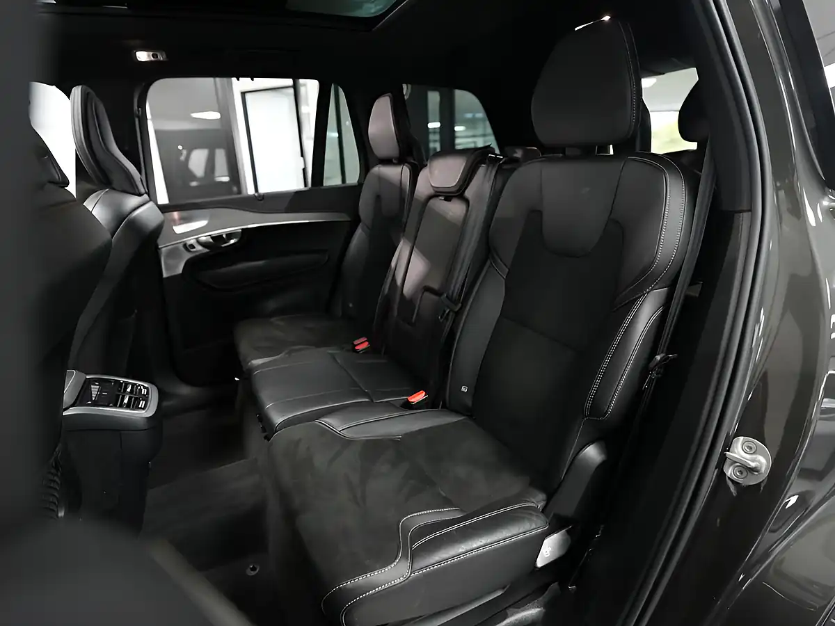Used 2022 Volvo XC90 R-Design Pine Grey - Interior and Exterior details 14