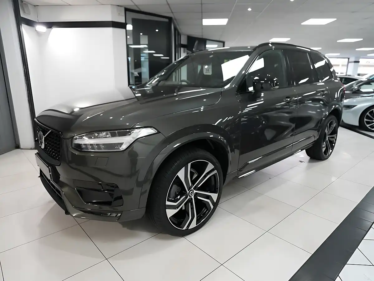 Used 2022 Volvo XC90 R-Design Pine Grey - Interior and Exterior details 4
