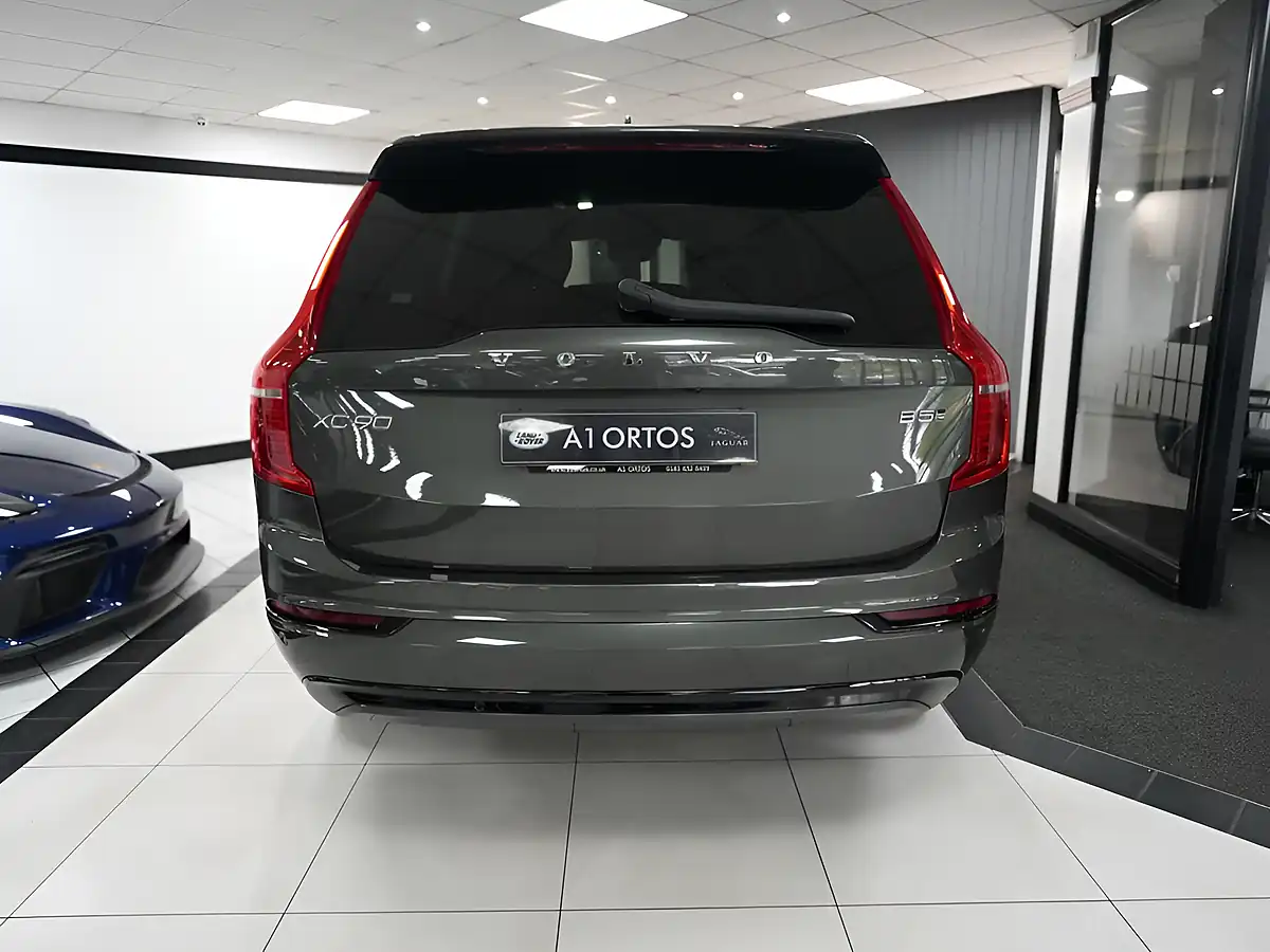 Used 2022 Volvo XC90 R-Design Pine Grey - Interior and Exterior details 6