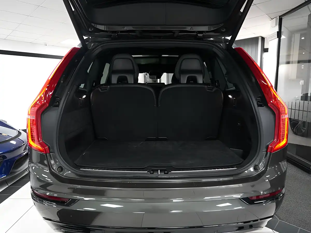 Used 2022 Volvo XC90 R-Design Pine Grey - Interior and Exterior details 7
