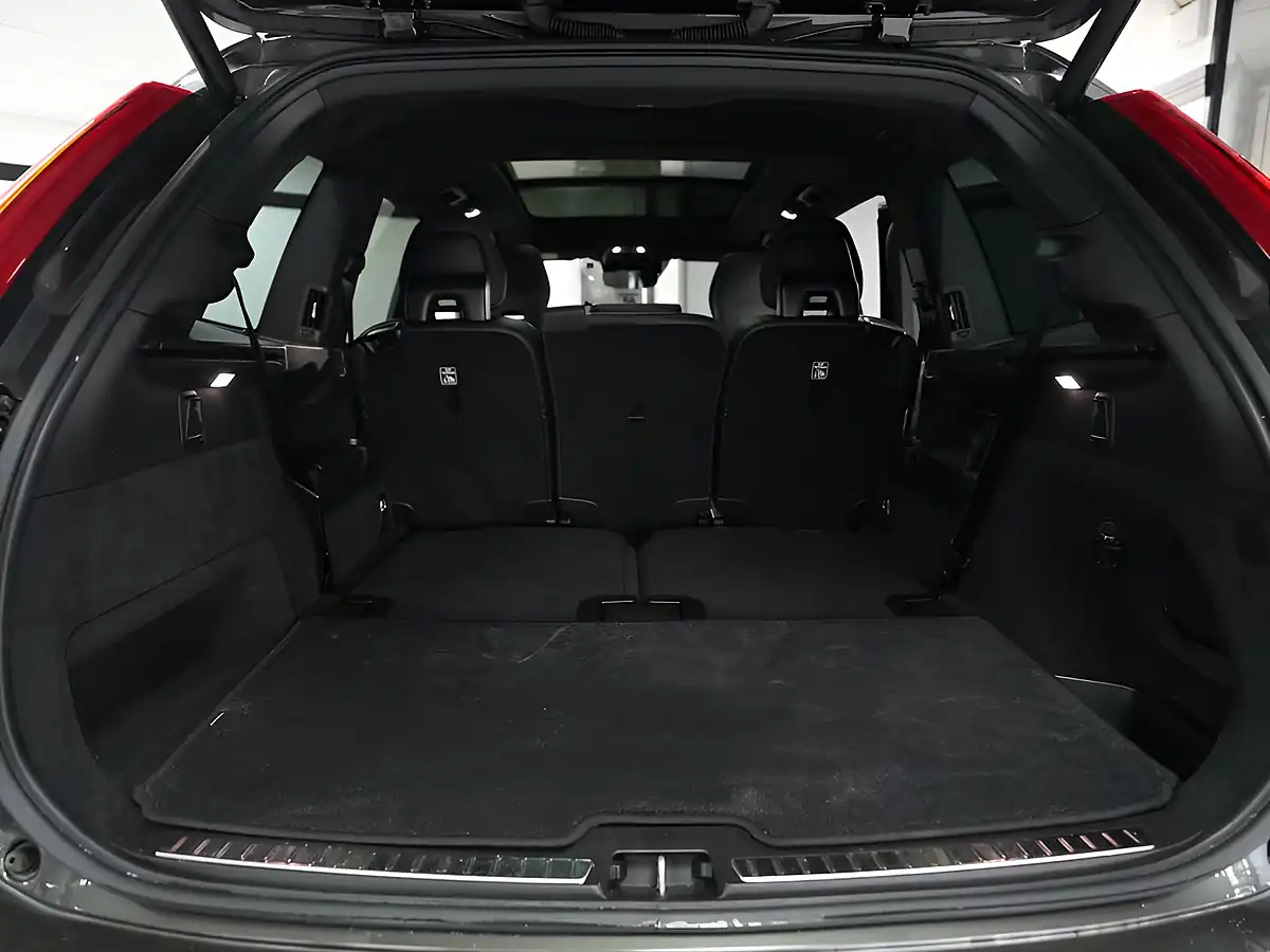 Used 2022 Volvo XC90 R-Design Pine Grey - Interior and Exterior details 8