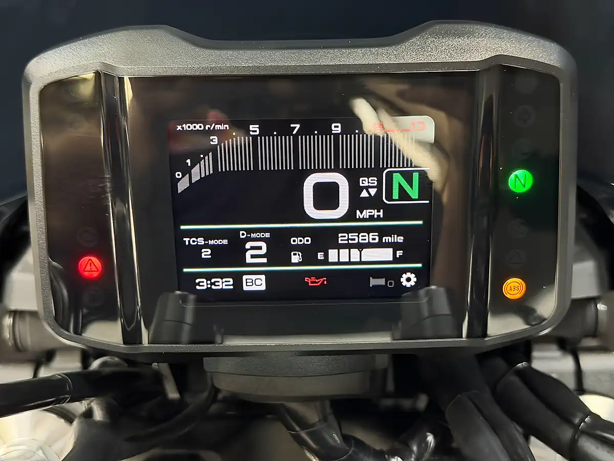 Used 2022 Yamaha MT-09 900 Hyper-Naked Hyper-Naked Black - Interior and Exterior details 3