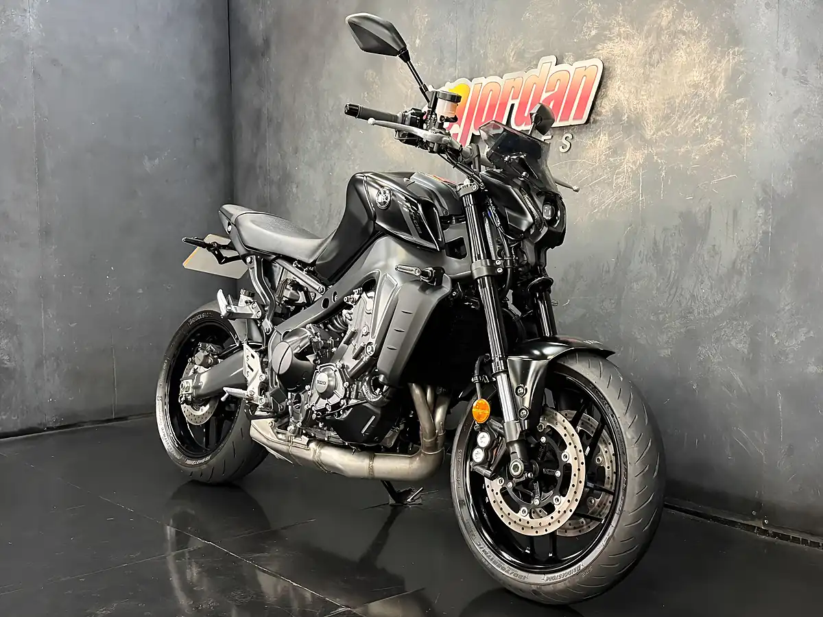 Used 2022 Yamaha MT-09 900 Hyper-Naked Hyper-Naked Black - Interior and Exterior details 4