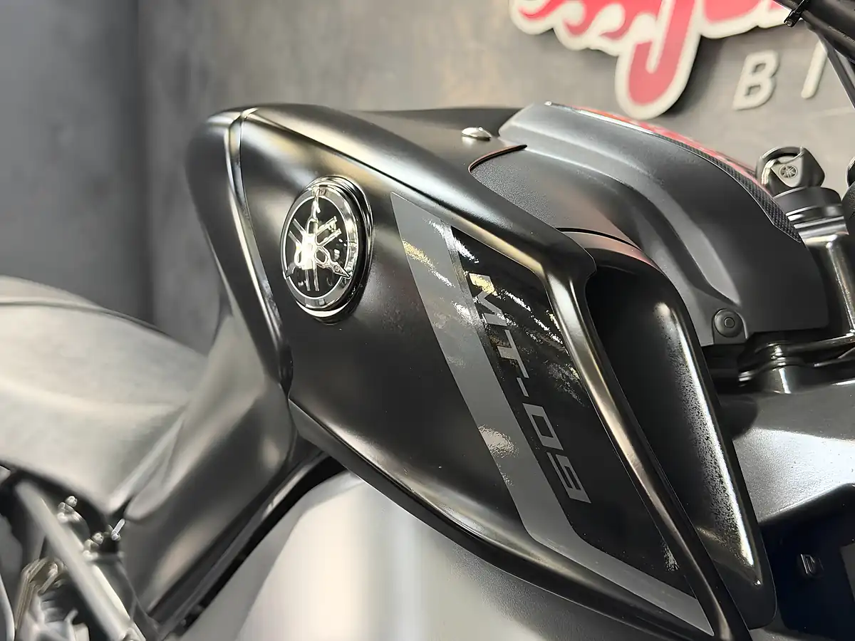 Used 2022 Yamaha MT-09 900 Hyper-Naked Hyper-Naked Black - Interior and Exterior details 7