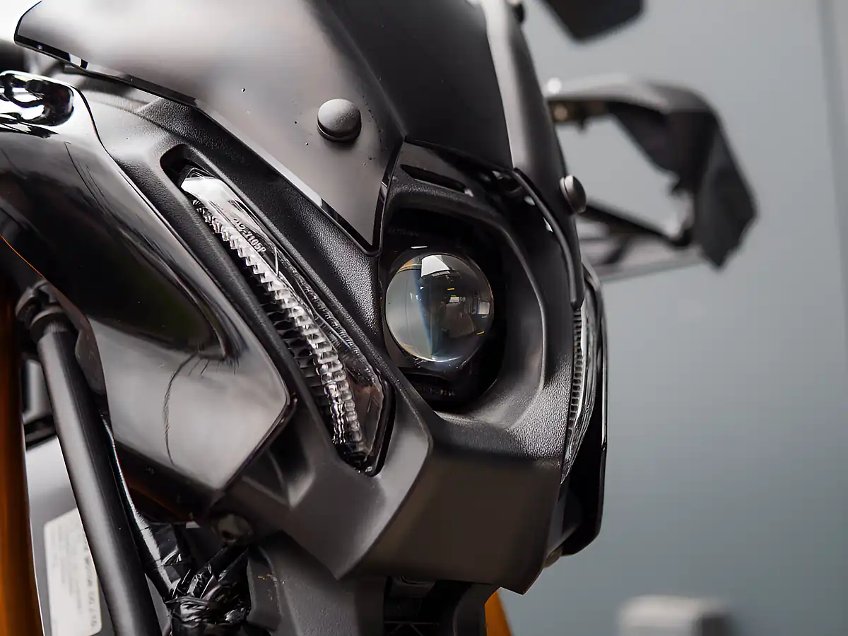 Used 2022 Yamaha MT-09 Sp Liquid Metal/Raven - Interior and Exterior details 8
