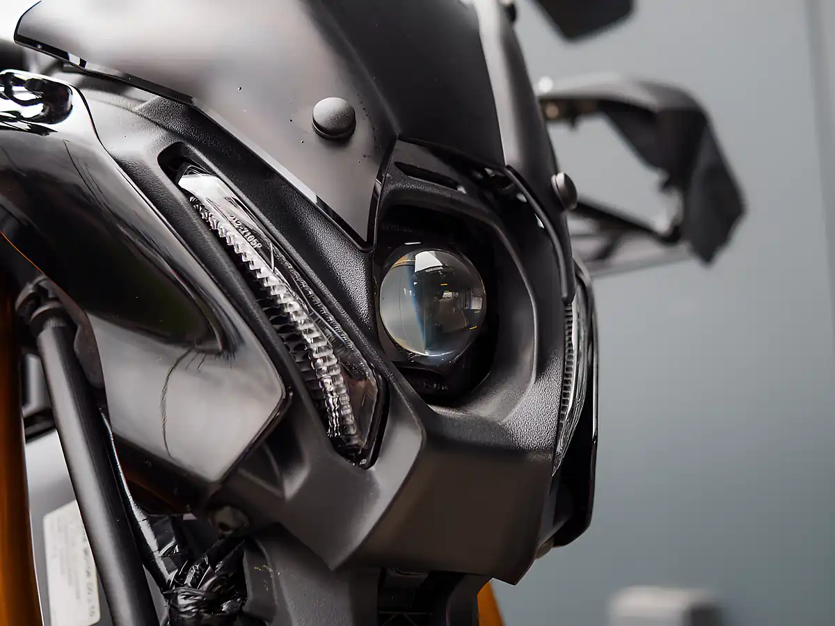 Used 2022 Yamaha MT-09 Sp Liquid Metal/Raven - Interior and Exterior details 7