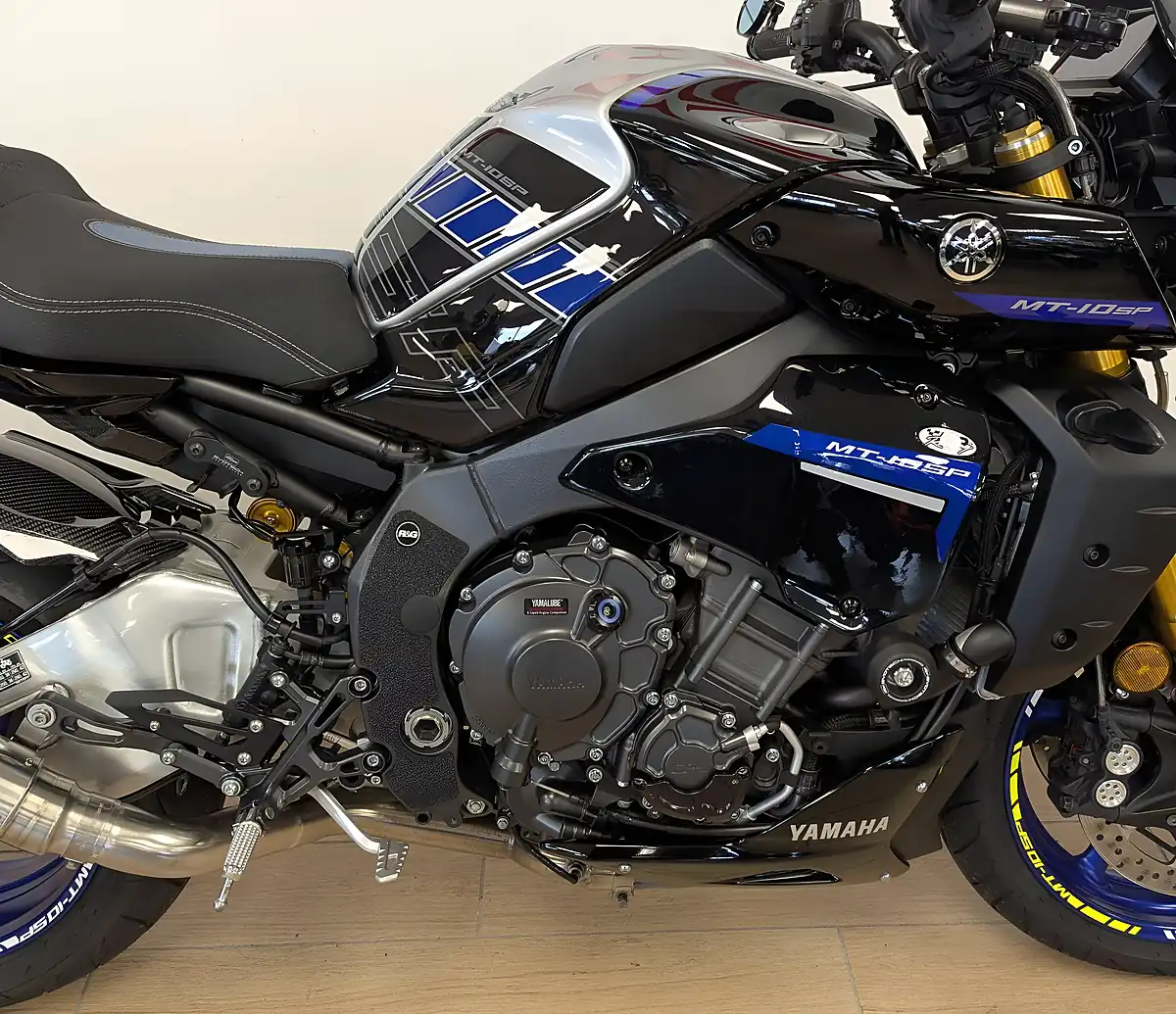 Used 2022 Yamaha MT-10 Sp Hyper-Naked Silver - Interior and Exterior details 10