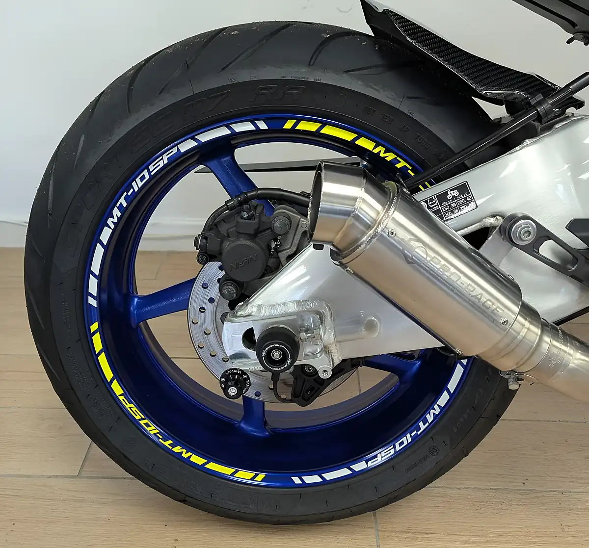 Used 2022 Yamaha MT-10 Sp Hyper-Naked Silver - Interior and Exterior details 12