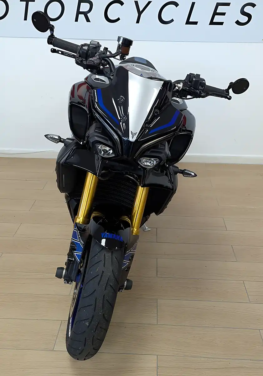 Used 2022 Yamaha MT-10 Sp Hyper-Naked Silver - Interior and Exterior details 3