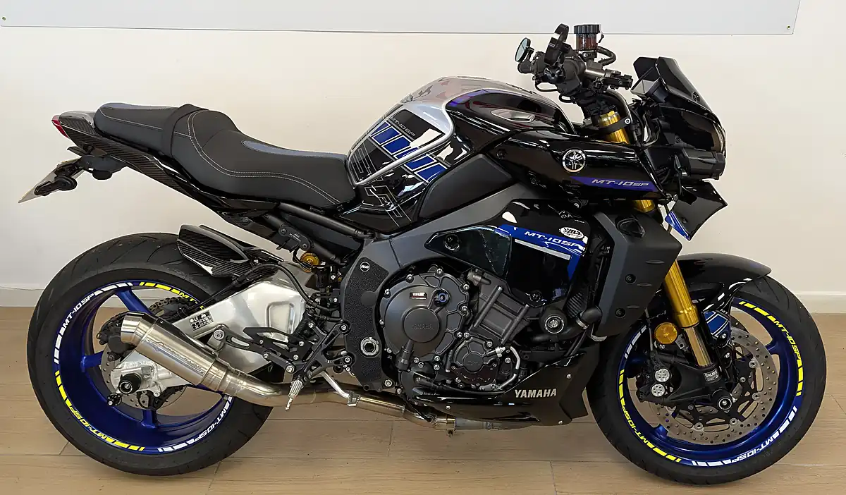 Used 2022 Yamaha MT-10 Sp Hyper-Naked Silver - Interior and Exterior details 5