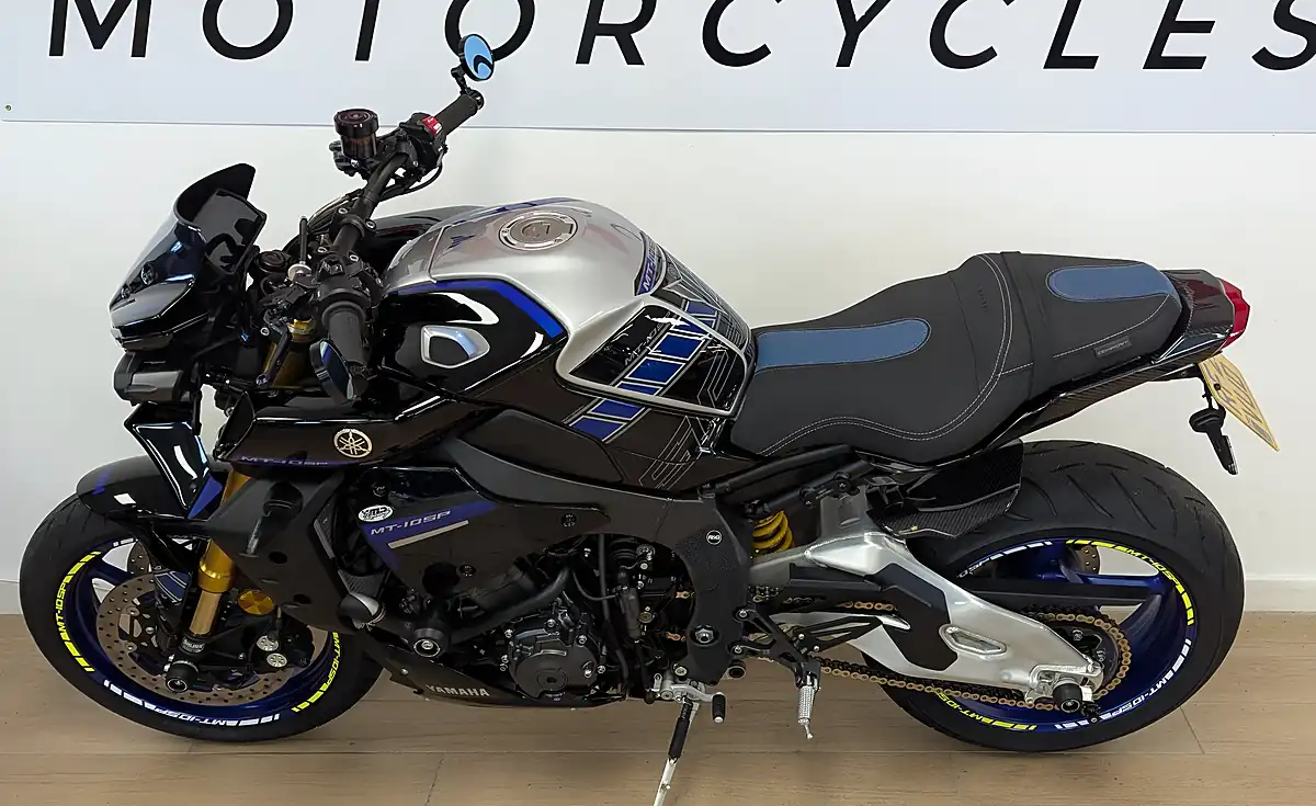 Used 2022 Yamaha MT-10 Sp Hyper-Naked Silver - Interior and Exterior details 8