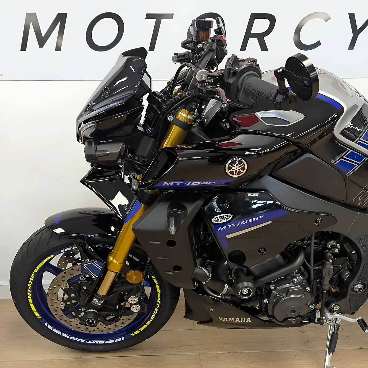 Used 2022 Yamaha MT-10 Sp Hyper-Naked Silver - Interior and Exterior details 9