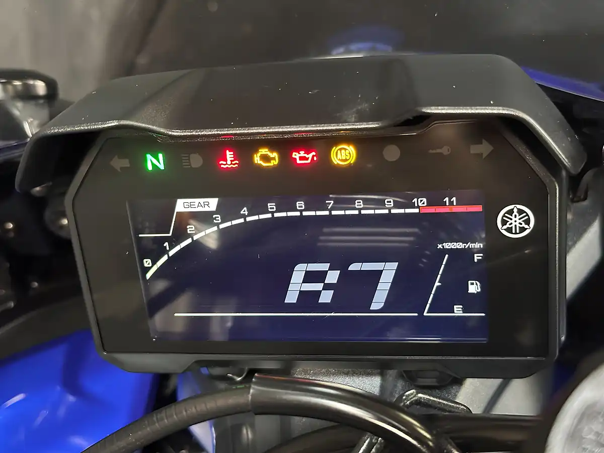 Used 2022 Yamaha R7 700 Blue - Interior and Exterior details 16