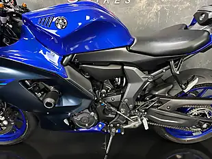 Used 2022 Yamaha R7 700 Blue - Interior and Exterior details 18