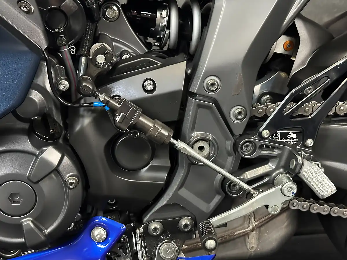 Used 2022 Yamaha R7 700 Blue - Interior and Exterior details 19