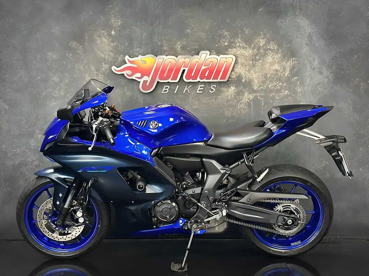 Used 2022 Yamaha R7 700 Blue - Interior and Exterior details 2