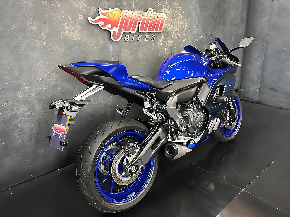 Used 2022 Yamaha R7 700 Blue - Interior and Exterior details 6