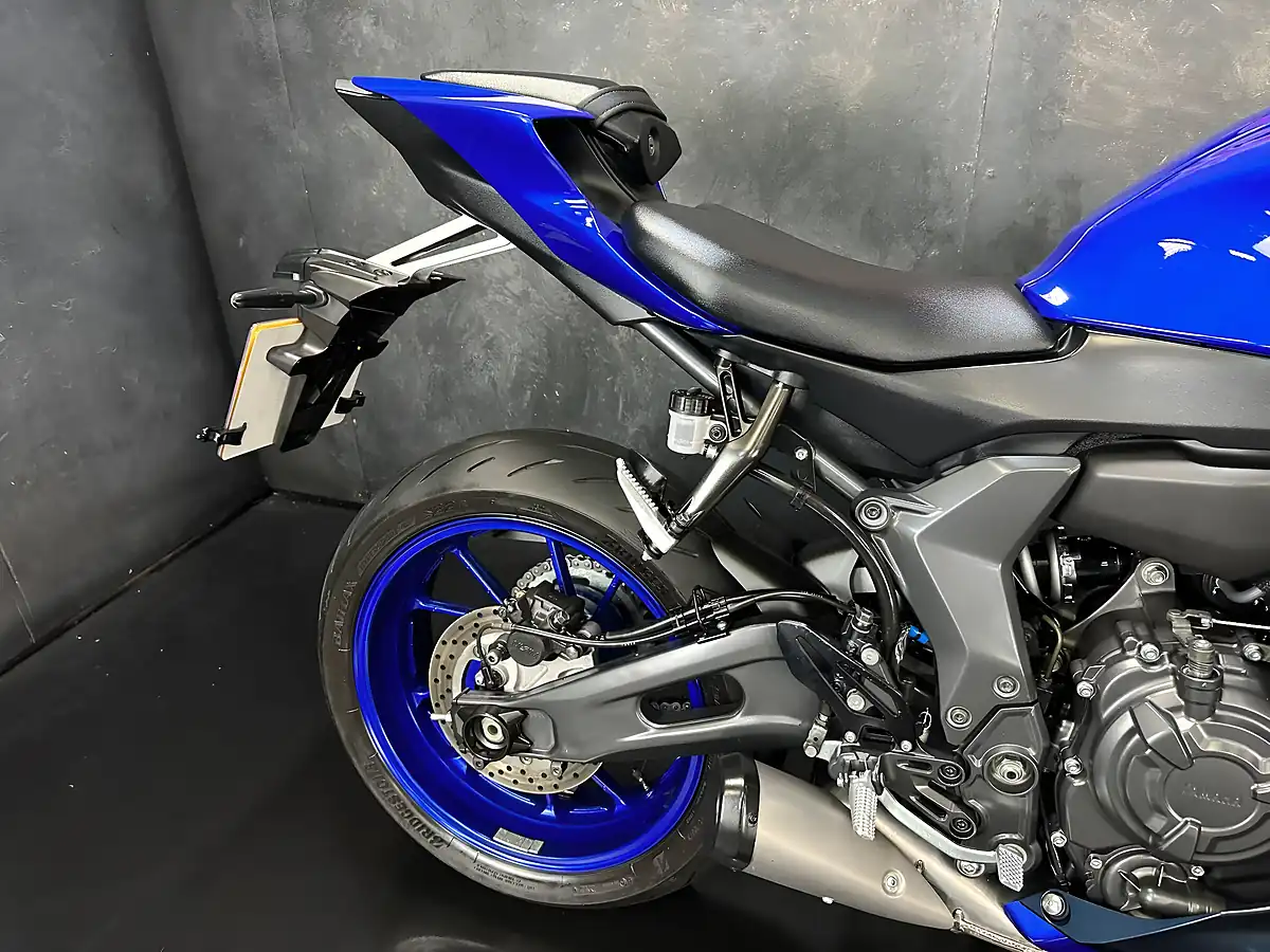 Used 2022 Yamaha R7 700 Blue - Interior and Exterior details 7