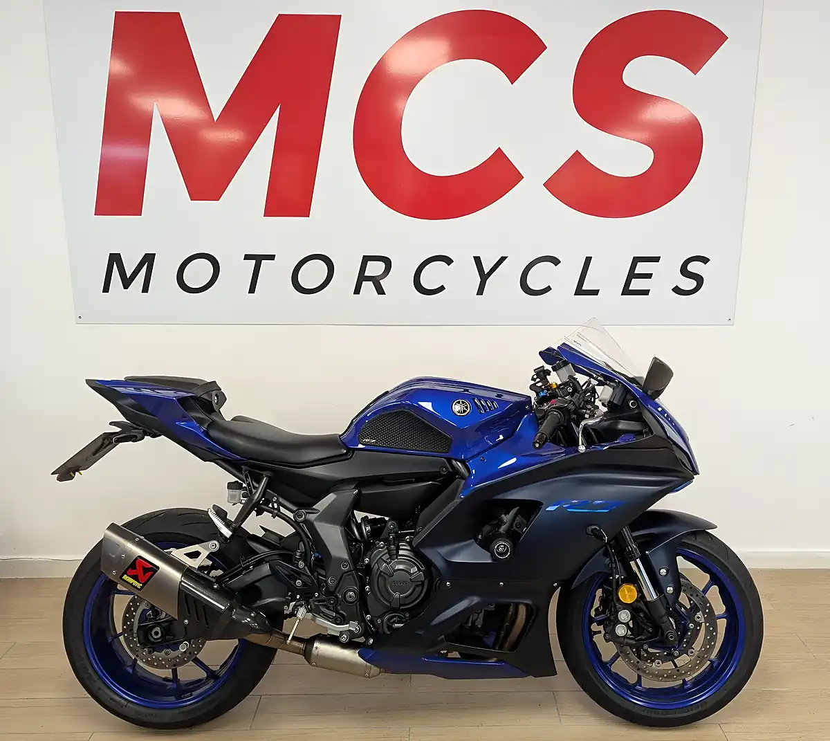 Used 2022 Yamaha R7 700 Blue - Front View