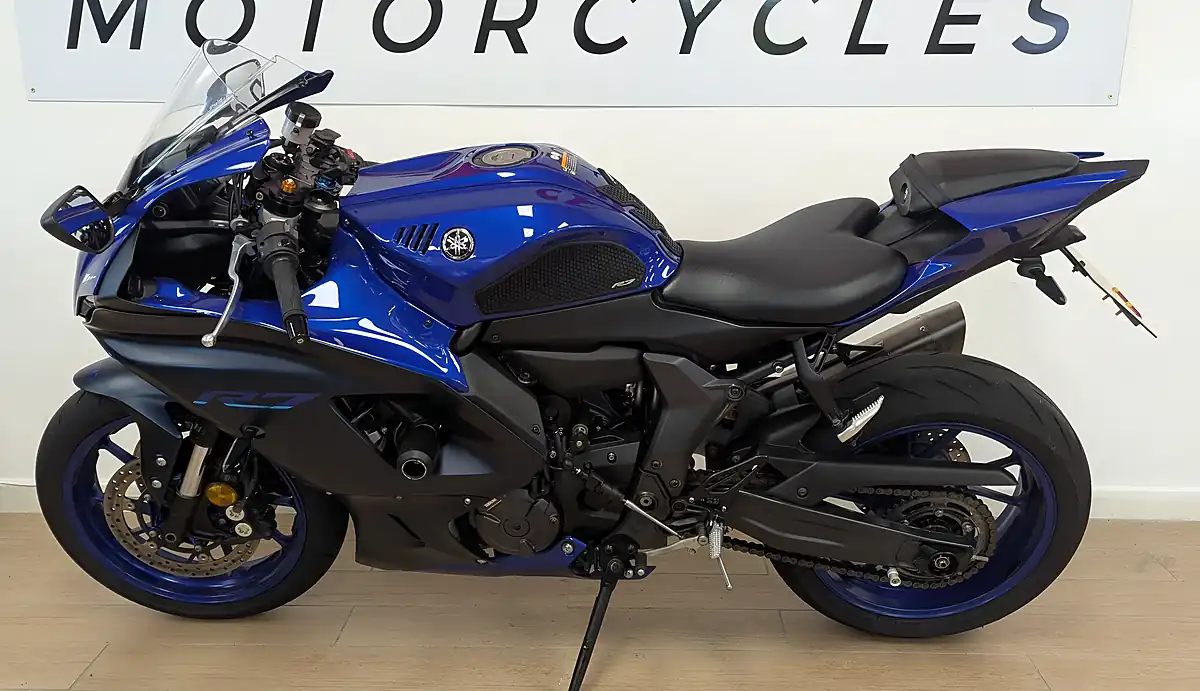 Used 2022 Yamaha R7 700 Blue - Interior and Exterior details 3
