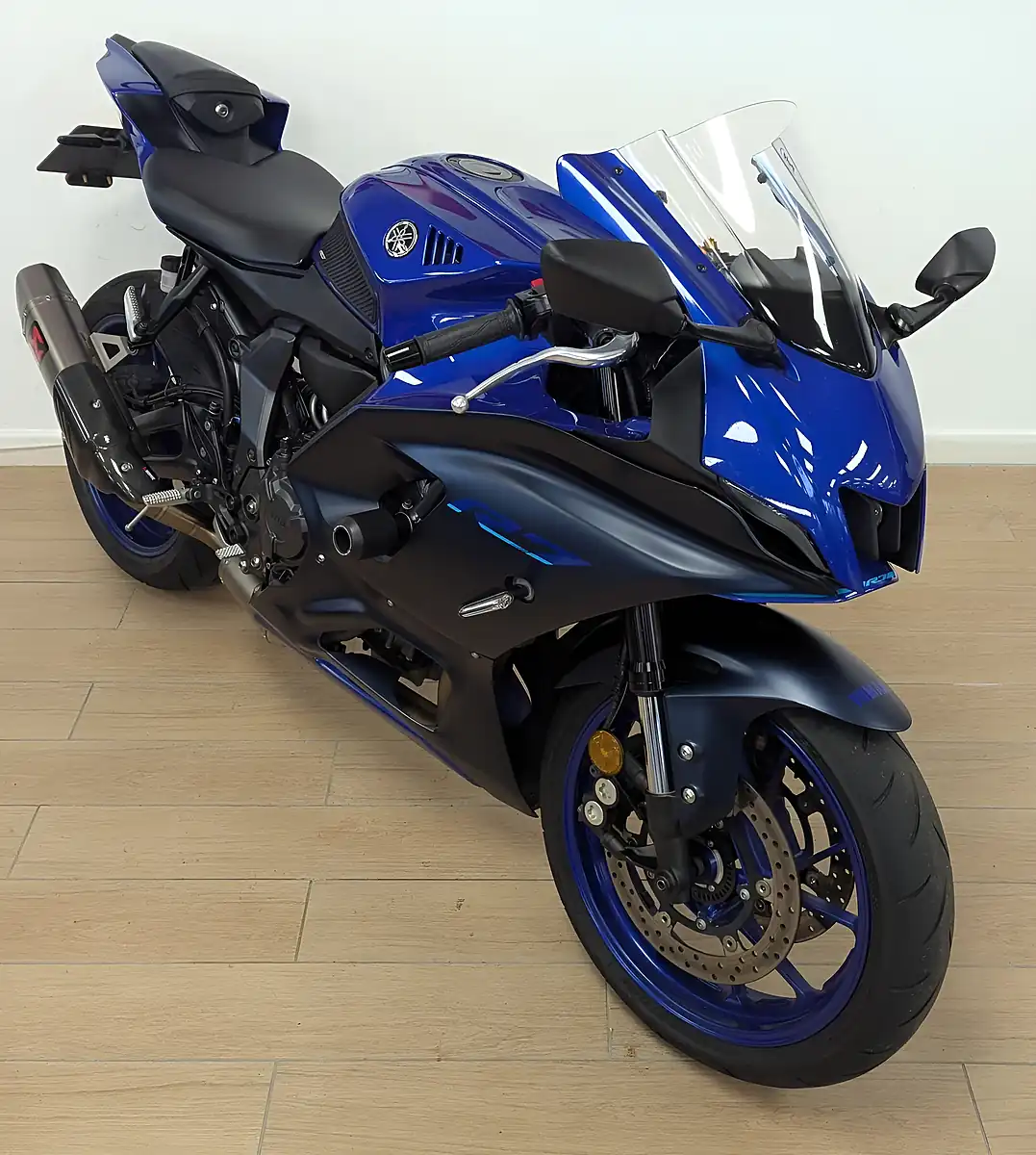 Used 2022 Yamaha R7 700 Blue - Interior and Exterior details 6