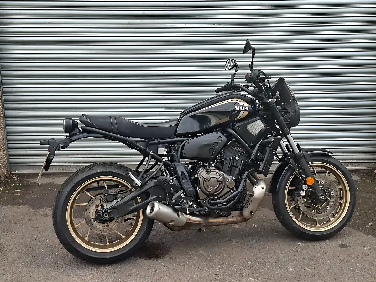 Used 2022 Yamaha Xs Black - Interior and Exterior details 8