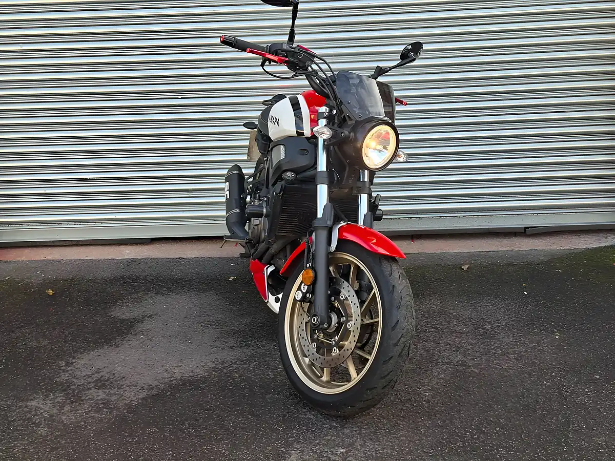 Used 2022 Yamaha Xs White - Interior and Exterior details 2